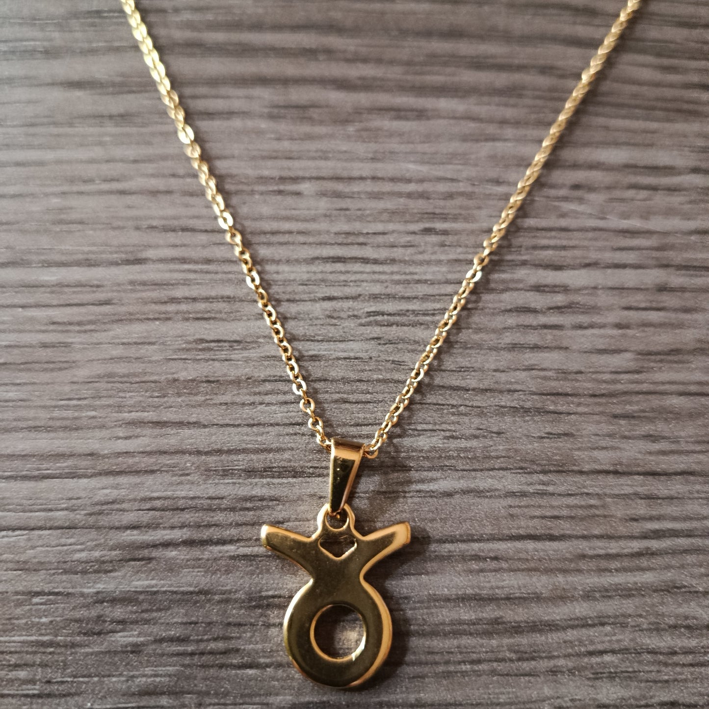 Collar acero dorado Tauro